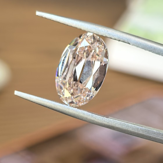 Champagne diamond/Oval Old Mine/4.04CT/FANCY LIGHT BROWN